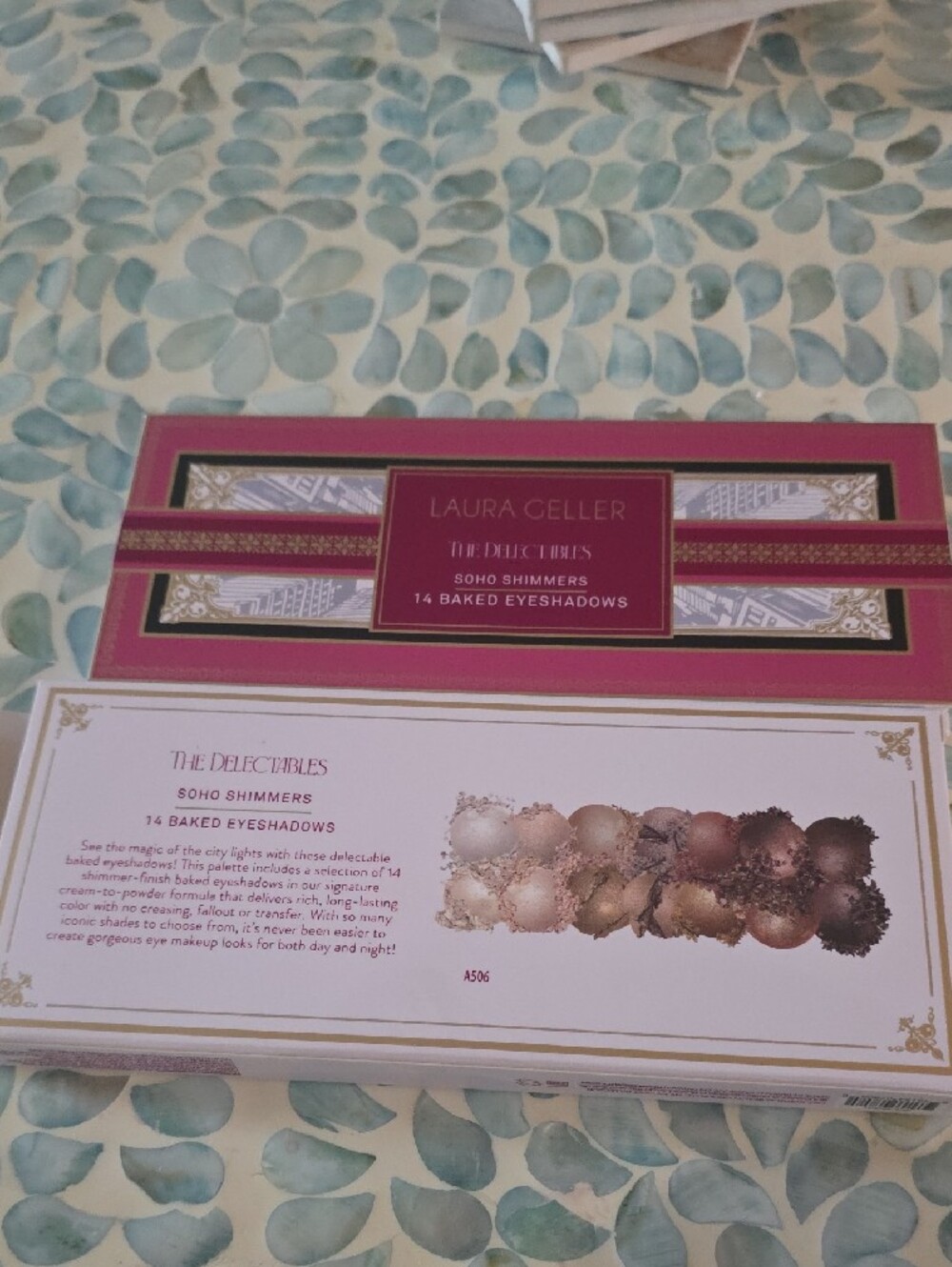 Laura Geller Soho Shimmers 14-Baked Eyeshadow Palette - Warm Golds & Browns - Picture 3 of 3